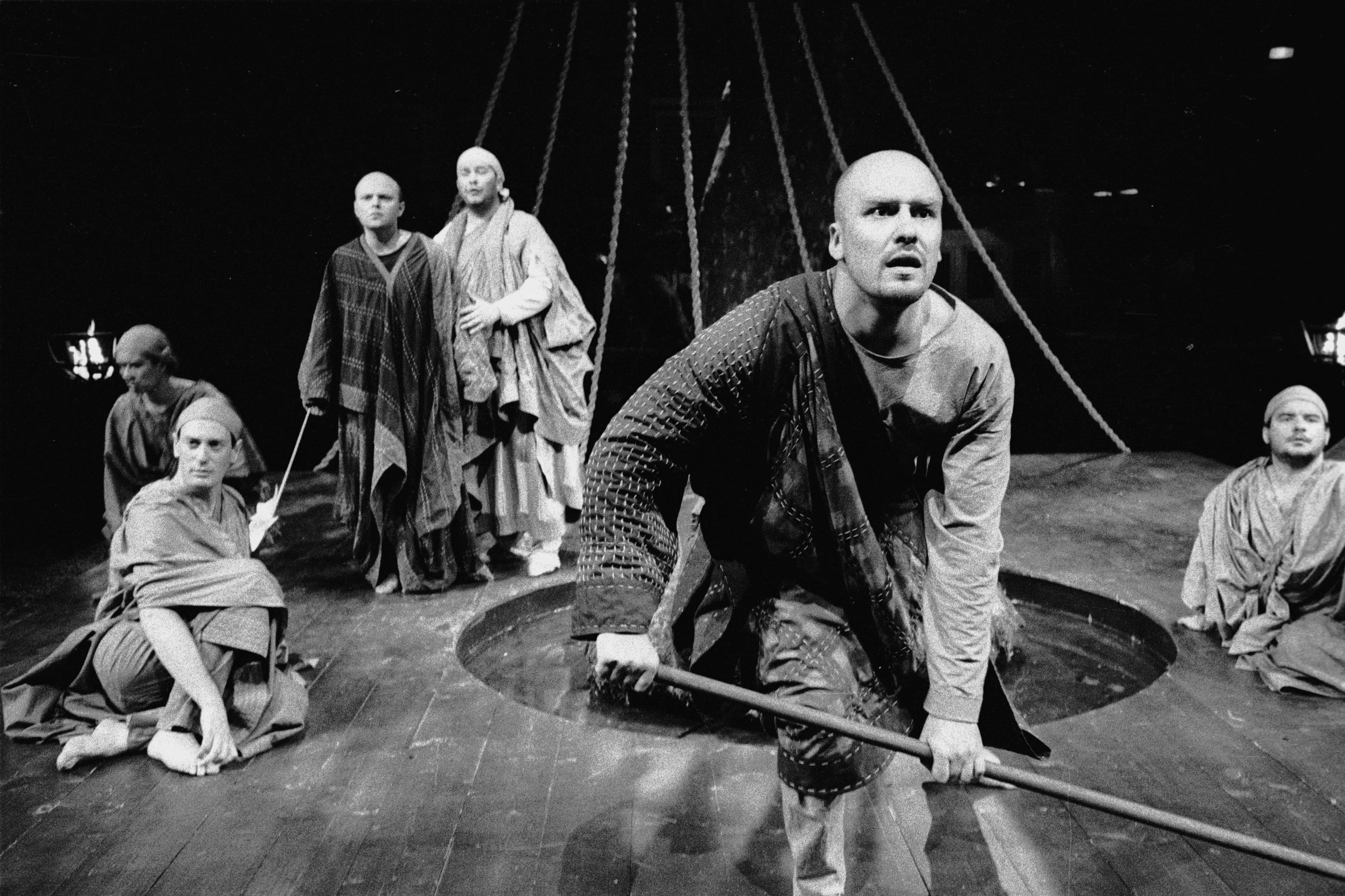 Curlew River, direction musicale David Stern, mise en scène Marcel Bozonnet — Festival d'Aix-en-Provence 1998