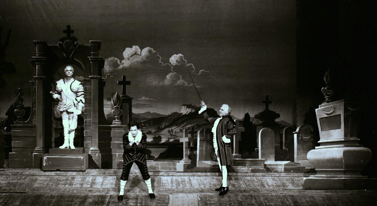 Jacques Mars, Heinz Blankenburg, Gabriel Bacquier dans la scène du cimetière de Don Giovanni
