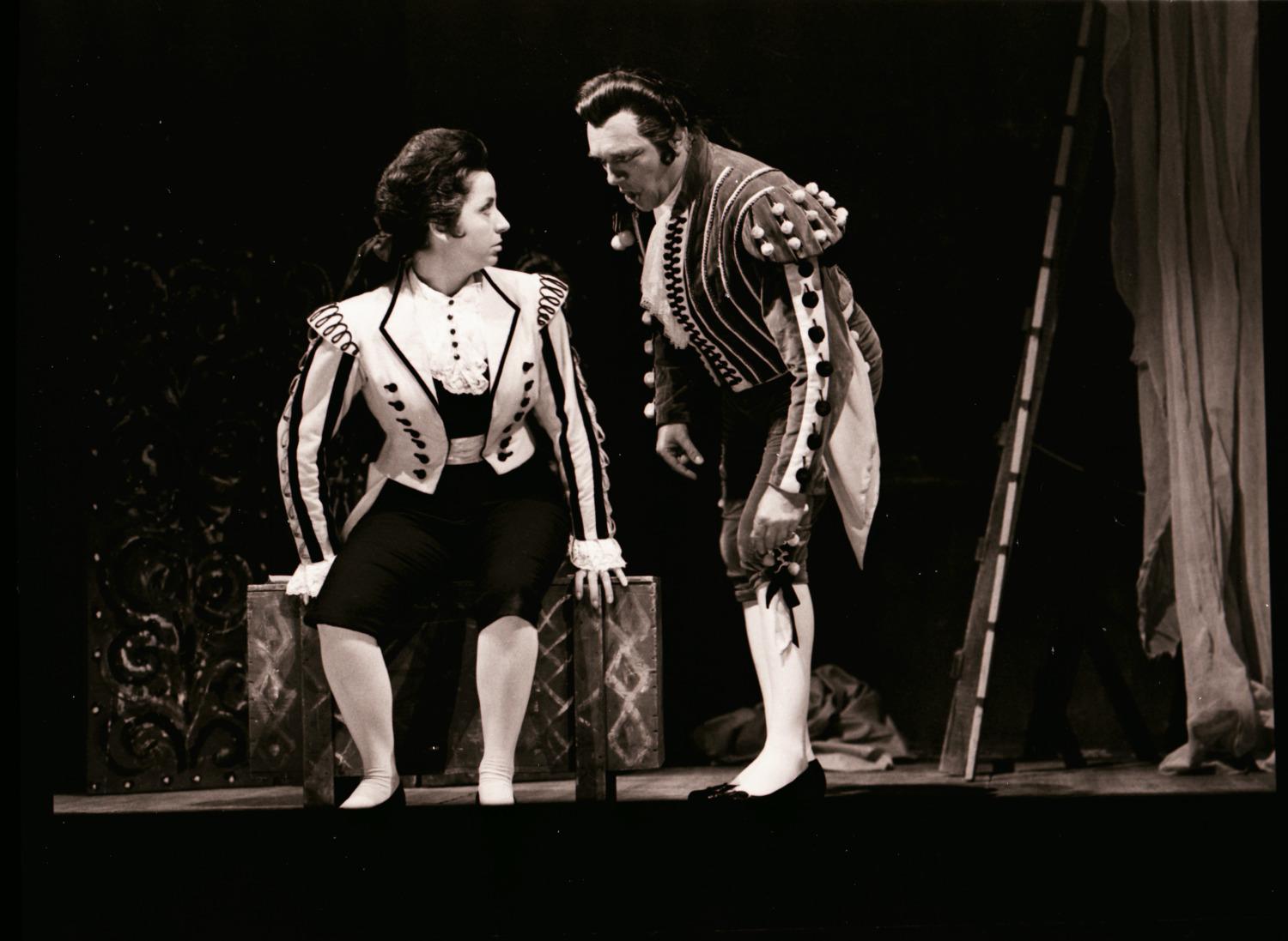 Teresa Berganza (Cherubino) and Gabriel Bacquier (Figaro) in Le nozze di Figaro