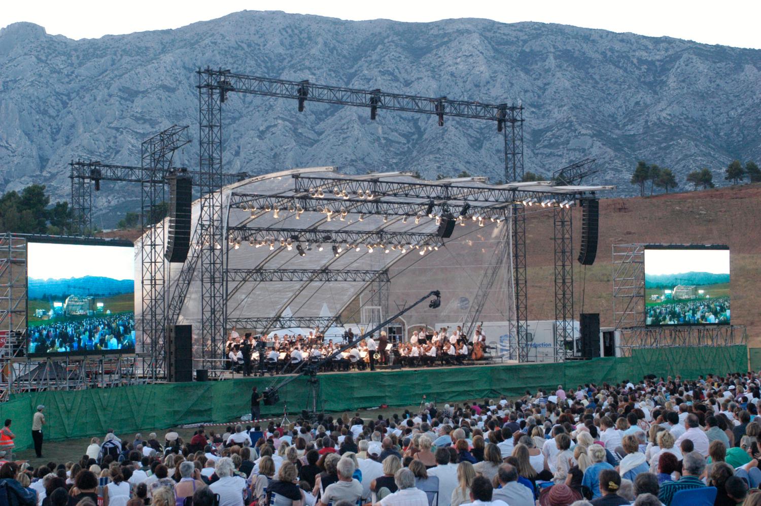 Concert by the Berlin Philharmonic — conductor Sir Simon Rattle, Festival d’Aix-en-Provence 2006 © Elisabeth Carecchio