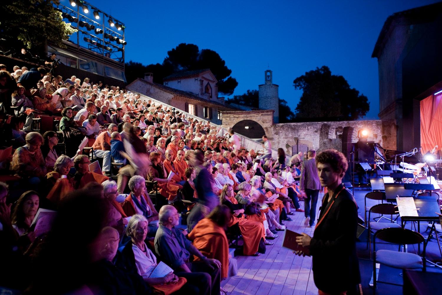 Audience at the Grand Saint-Jean, Festival d’Aix-en-Provence 2013 © Vincent Beaume