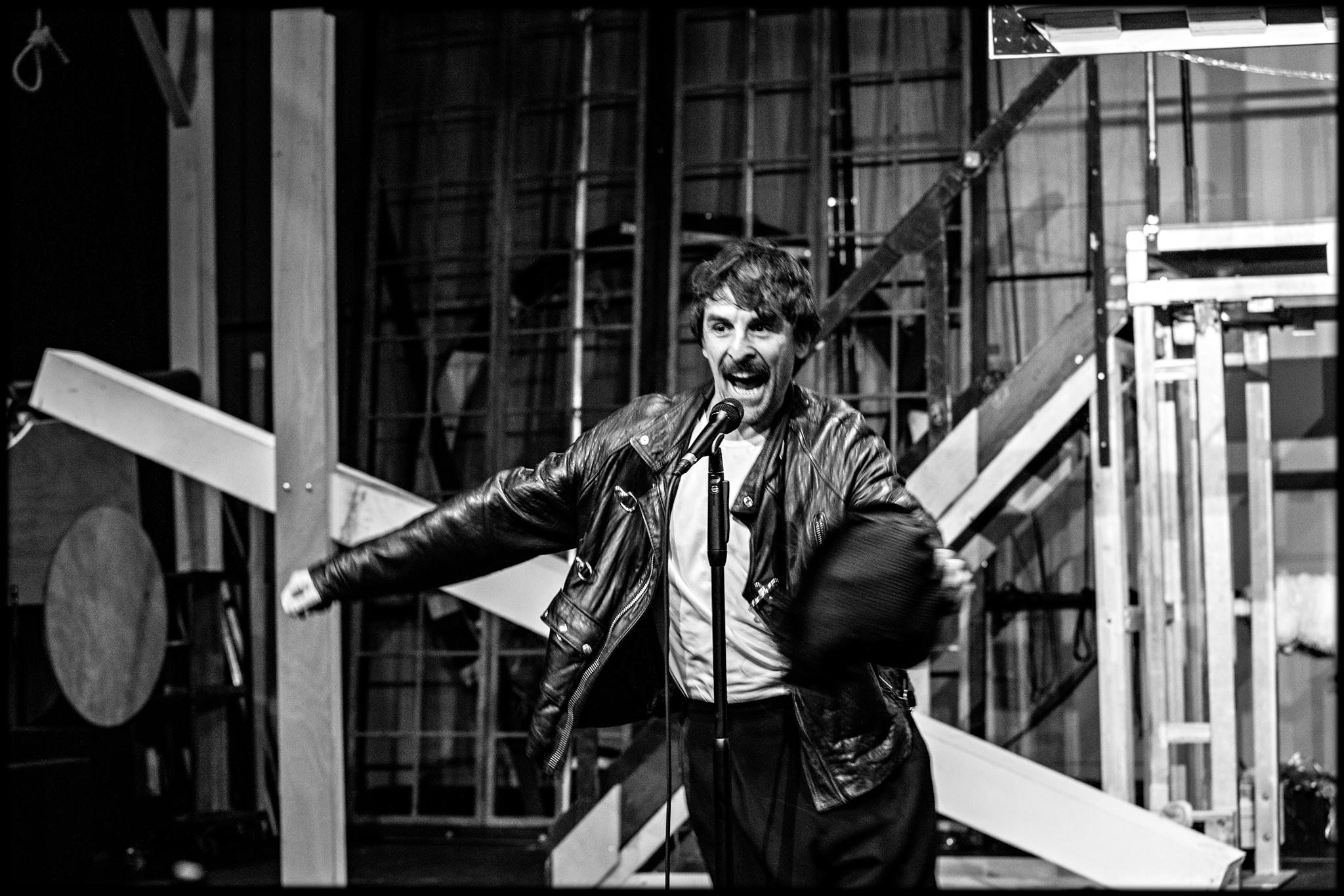 Répétitions en studio à la Comédie-Française de L’OPÉRA DE QUAT'SOUS, mai 2023 ©Jean-Louis Fernandez / coll.Comédie-Française