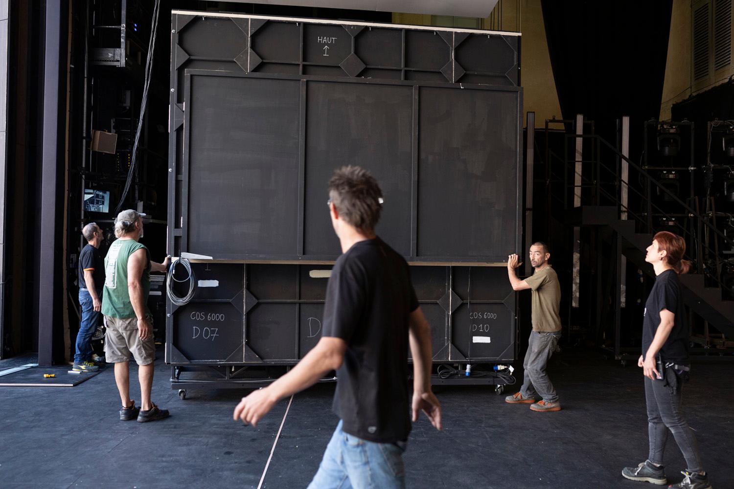 Montage des décors des opéras 2023 au Théâtre de l’Archevêché Festival d’Aix-en-Provence 2023 © Vincent Beaume