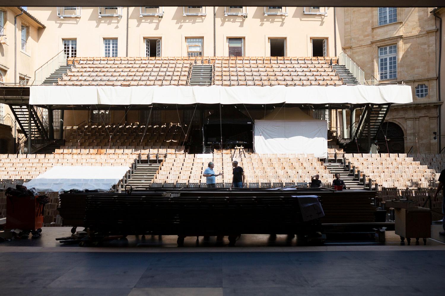 Montage des décors des opéras 2023 au Théâtre de l’Archevêché Festival d’Aix-en-Provence 2023 © Vincent Beaume