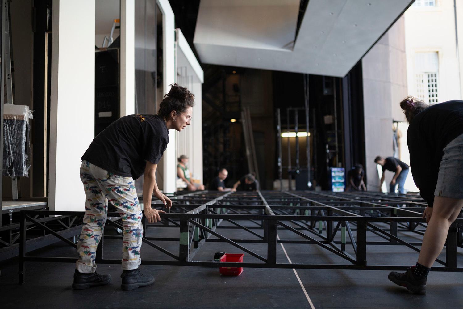 Montage des décors des opéras 2023 au Théâtre de l’Archevêché Festival d’Aix-en-Provence 2023 © Vincent Beaume