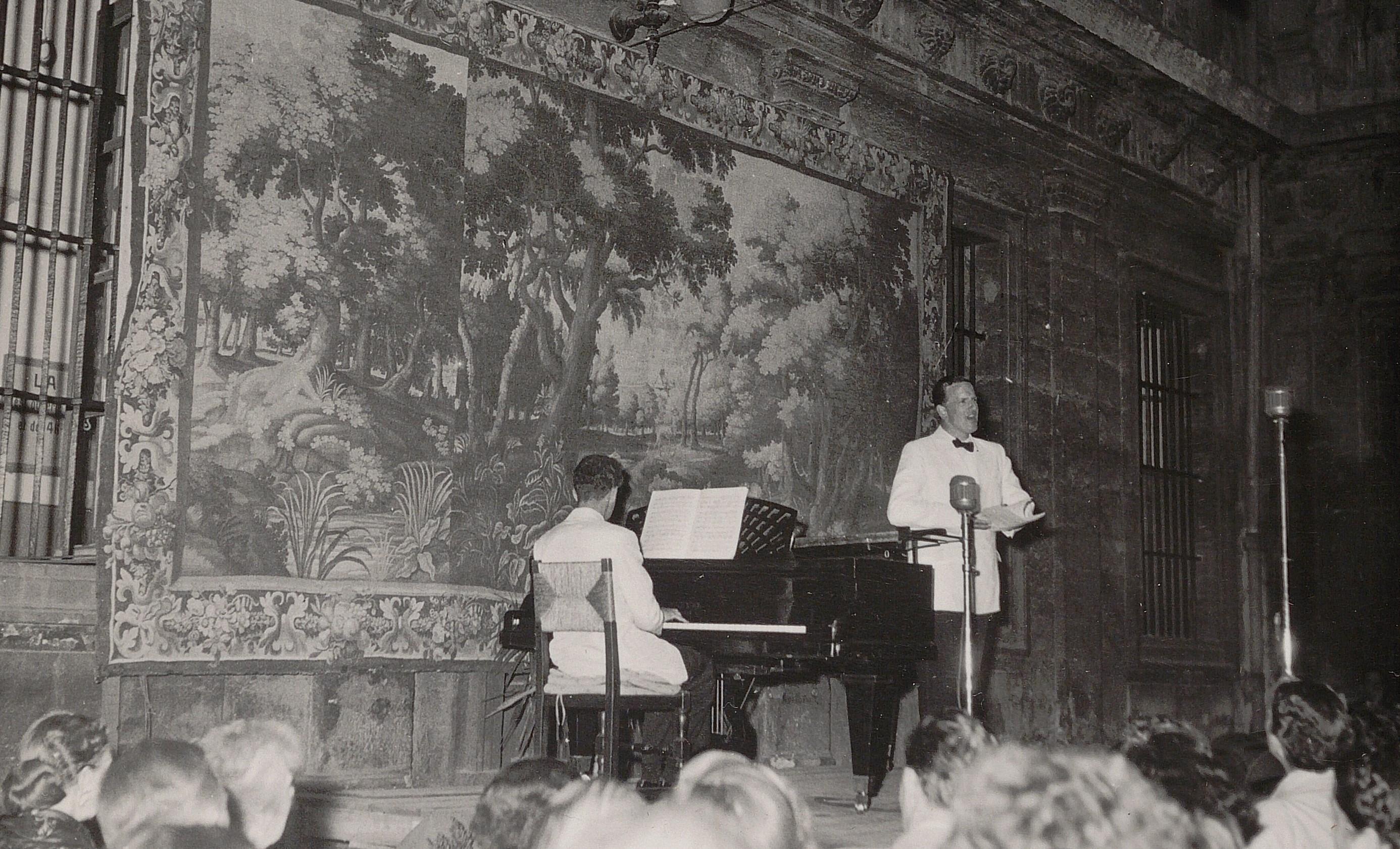 Benjamin Britten et Peter Pears — Festival d'Aix-en-Provence 1952 © DR
