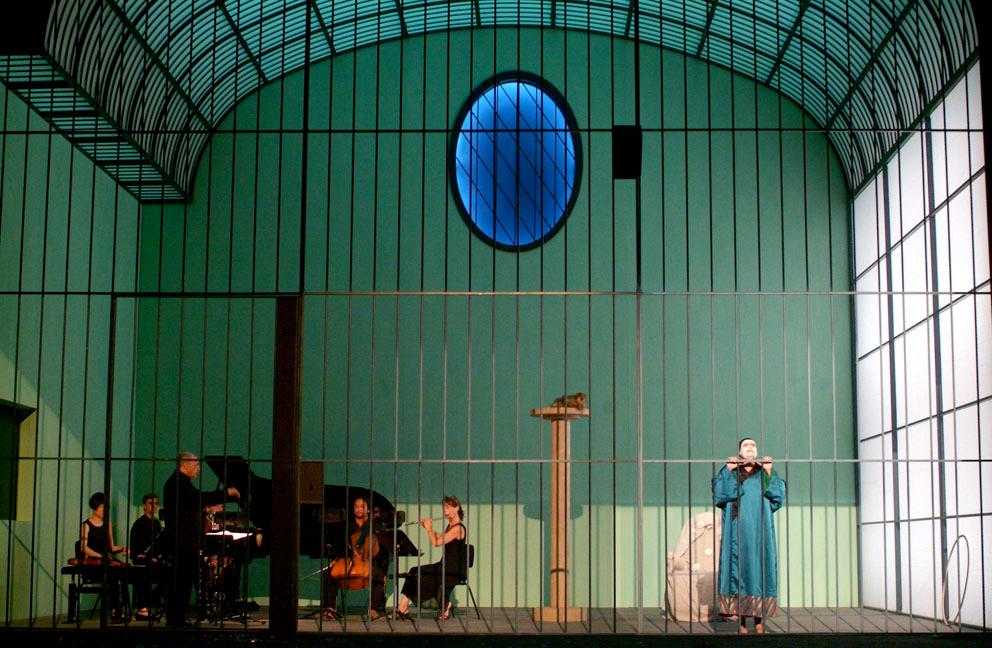 Pierre Boulez dirige l’Ensemble intercontemporain et Anja Silja dans Tryptique