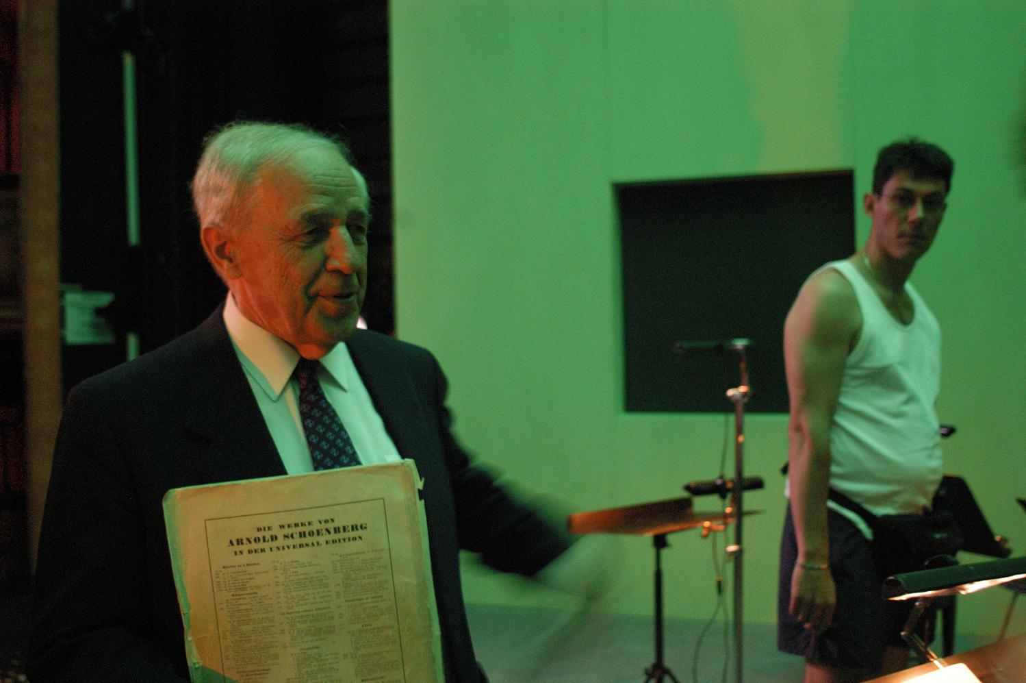 Pierre Boulez en coulisses avant une représentation de “Pierrot lunaire” – Festival d’Aix-en-Provence 2006
