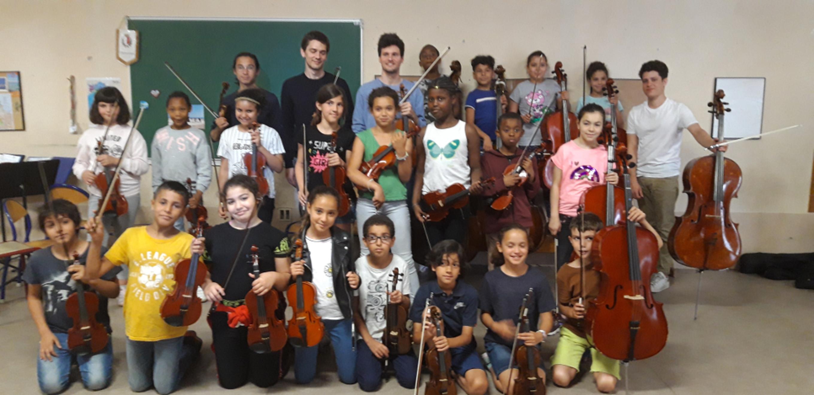 Rencontre en musique avec le quatuor Elmire et les élèves de CE2 de la classe orchestre / cité de la musique de l&#039;école Korsec à Marseille